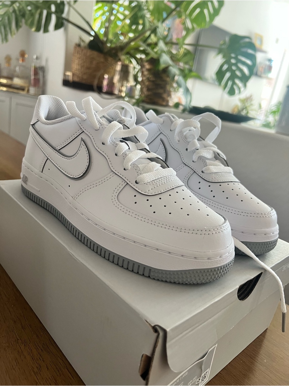 Nike Air Force 1 (GS), White / Wolf Grey-White 5Y (W 6.5 / 7)